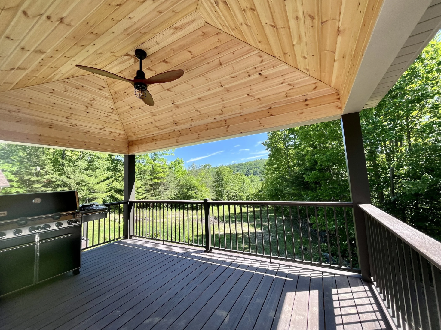 Finished custom deck and outdoor living space near Kingston, Tennessee