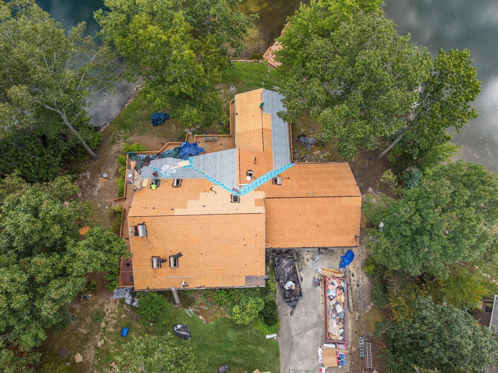 Hip roof vs gable roof on a Tennessee home roofed by Jeff Woods Construction